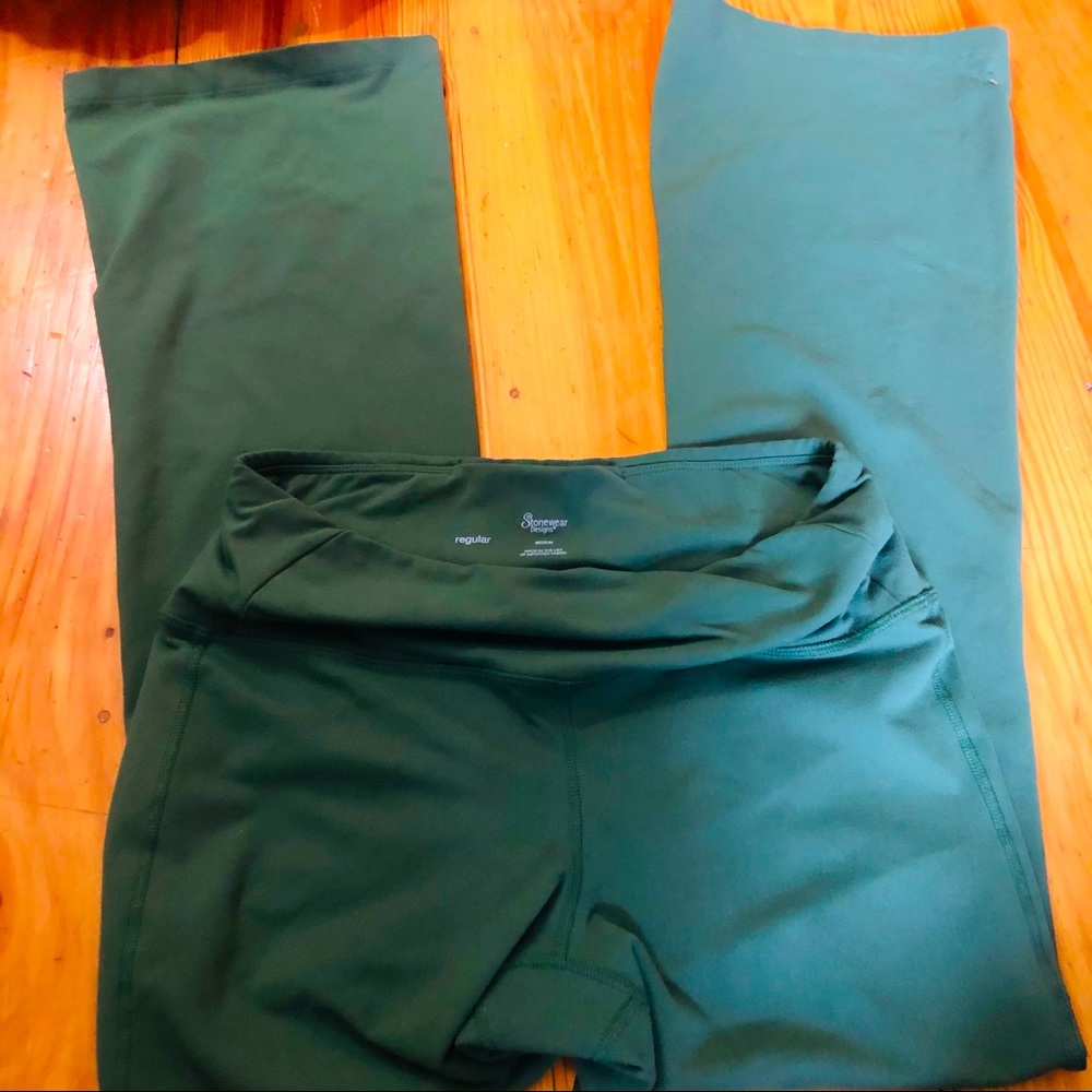 WOMENS LIKE NEW YOGA PANTS